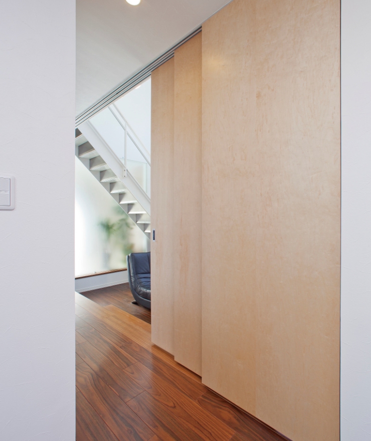 重厚感あるオーク材木製建具