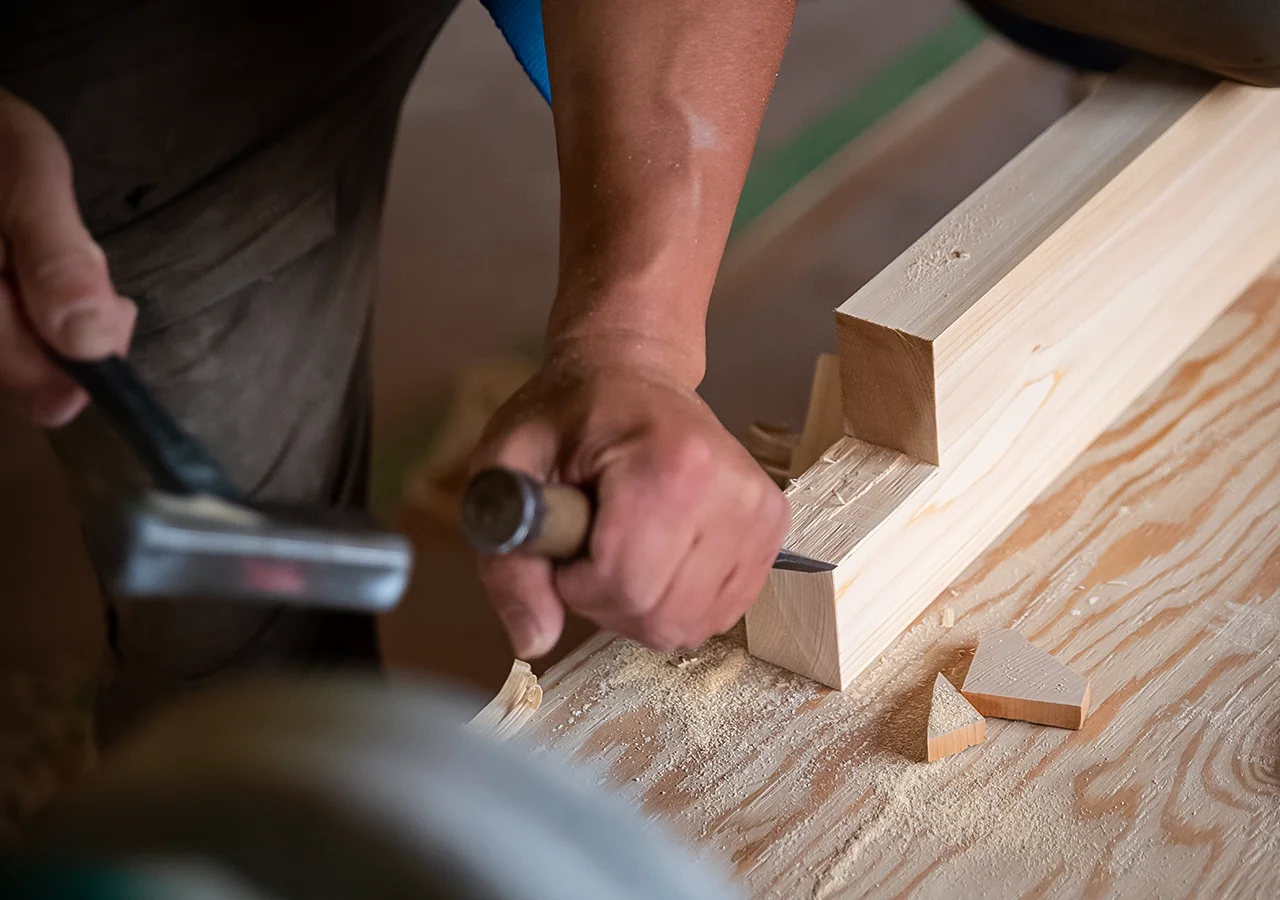 家をサポートする棟梁（社員大工）と各協力業者の手